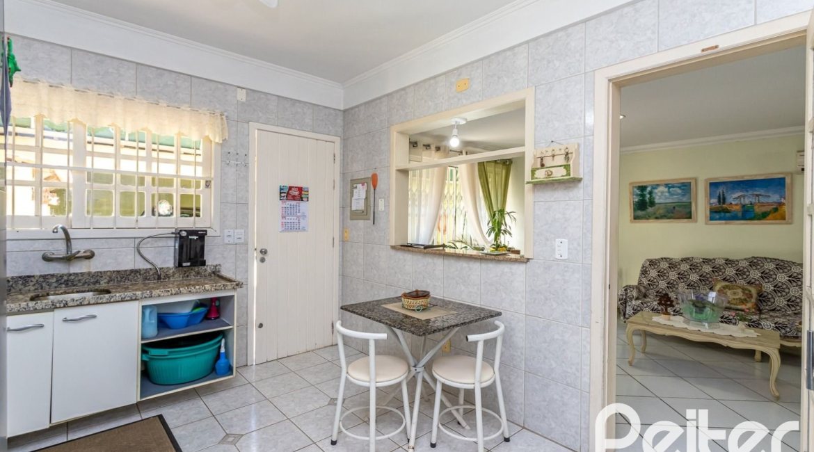 Casa em Condomínio à venda com 181m², 3 dormitórios, 1 suíte, 2 vagas, no bairro Ipanema em Porto Alegre