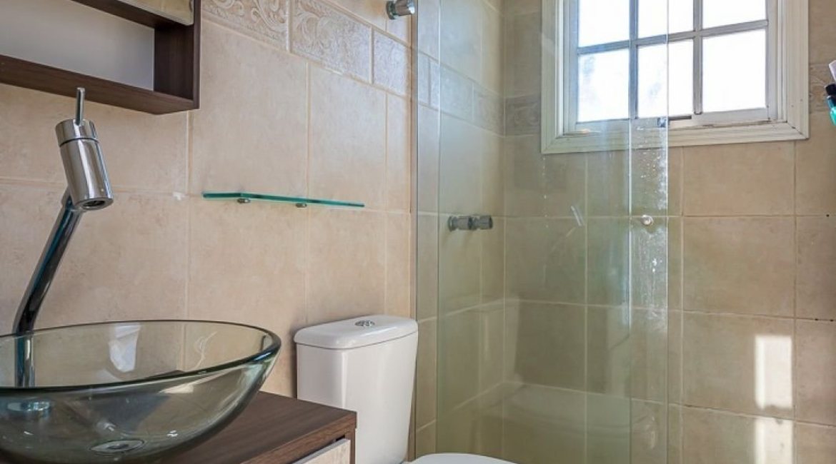 Casa em Condomínio à venda com 226m², 3 dormitórios, 1 suíte, 2 vagas, no bairro Ipanema em Porto Alegre