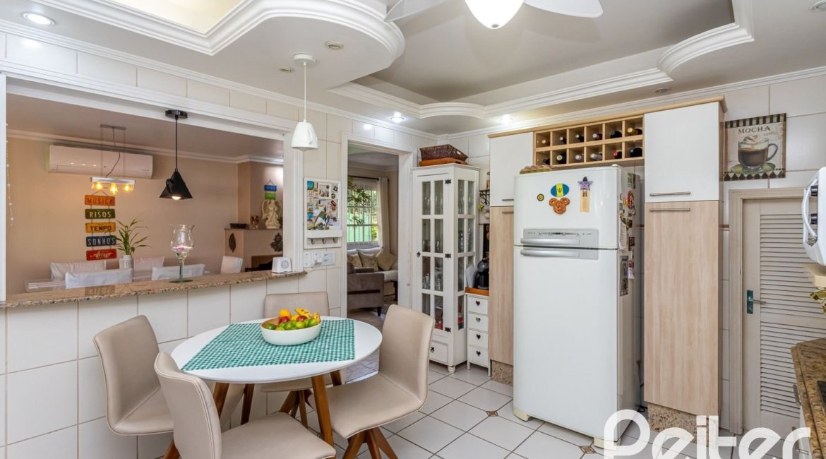 Casa em Condomínio à venda com 226m², 3 dormitórios, 1 suíte, 2 vagas, no bairro Ipanema em Porto Alegre