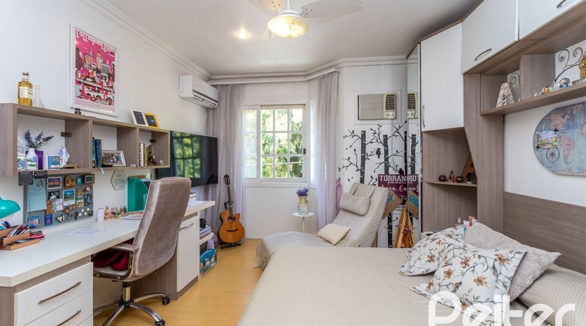 Casa em Condomínio à venda com 226m², 3 dormitórios, 1 suíte, 2 vagas, no bairro Ipanema em Porto Alegre