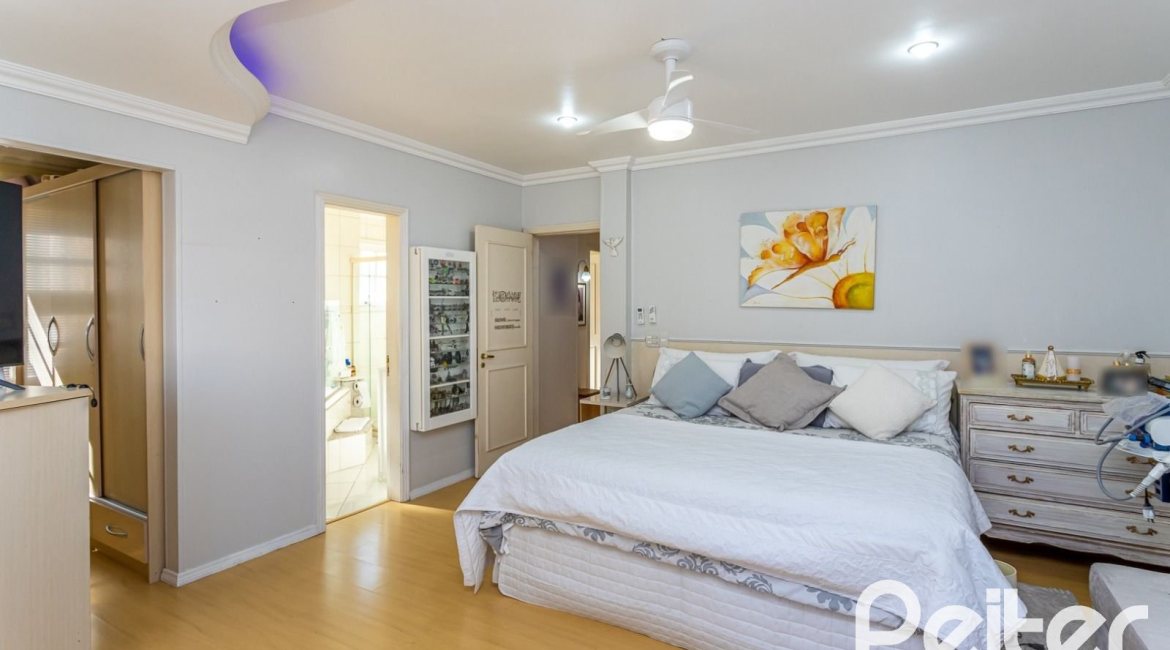 Casa em Condomínio à venda com 226m², 3 dormitórios, 1 suíte, 2 vagas, no bairro Ipanema em Porto Alegre