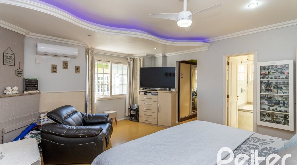Casa em Condomínio à venda com 226m², 3 dormitórios, 1 suíte, 2 vagas, no bairro Ipanema em Porto Alegre