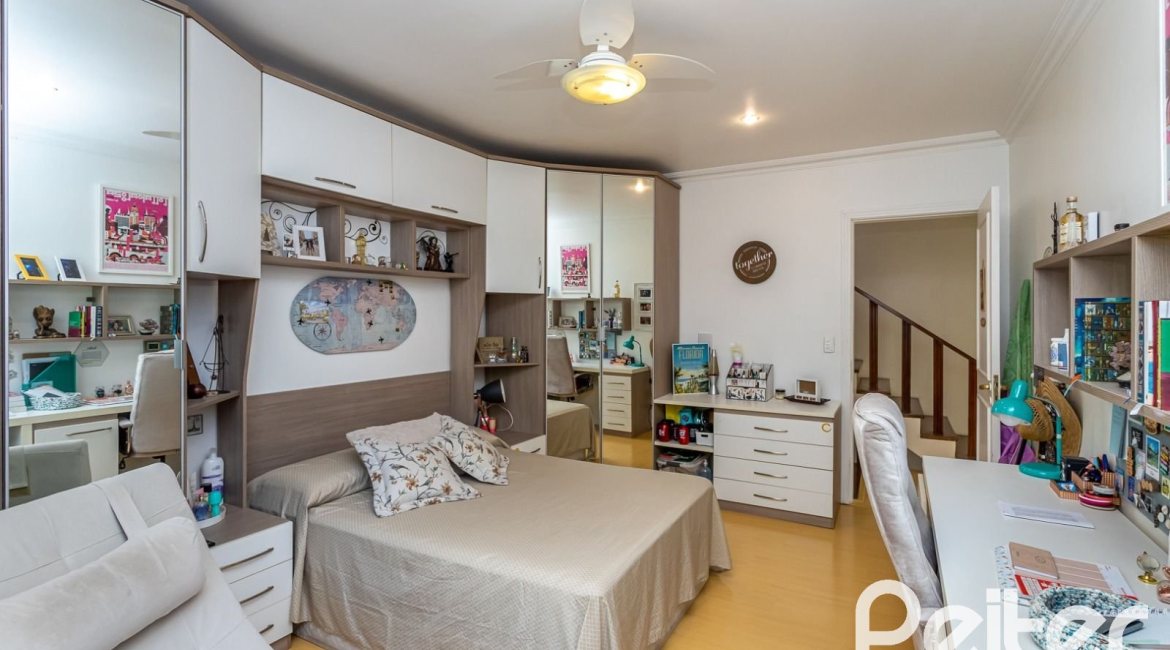 Casa em Condomínio à venda com 226m², 3 dormitórios, 1 suíte, 2 vagas, no bairro Ipanema em Porto Alegre