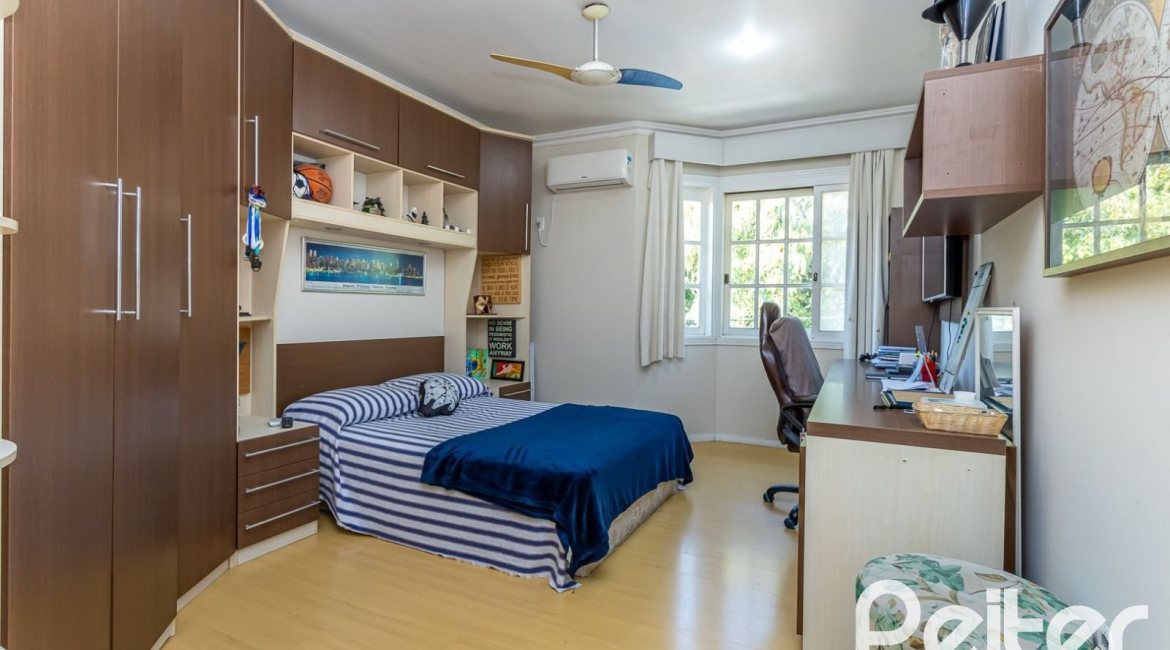 Casa em Condomínio à venda com 226m², 3 dormitórios, 1 suíte, 2 vagas, no bairro Ipanema em Porto Alegre