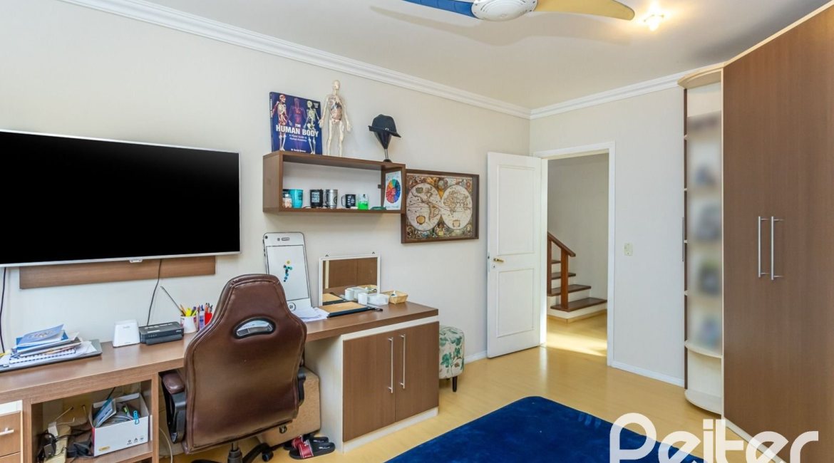 Casa em Condomínio à venda com 226m², 3 dormitórios, 1 suíte, 2 vagas, no bairro Ipanema em Porto Alegre