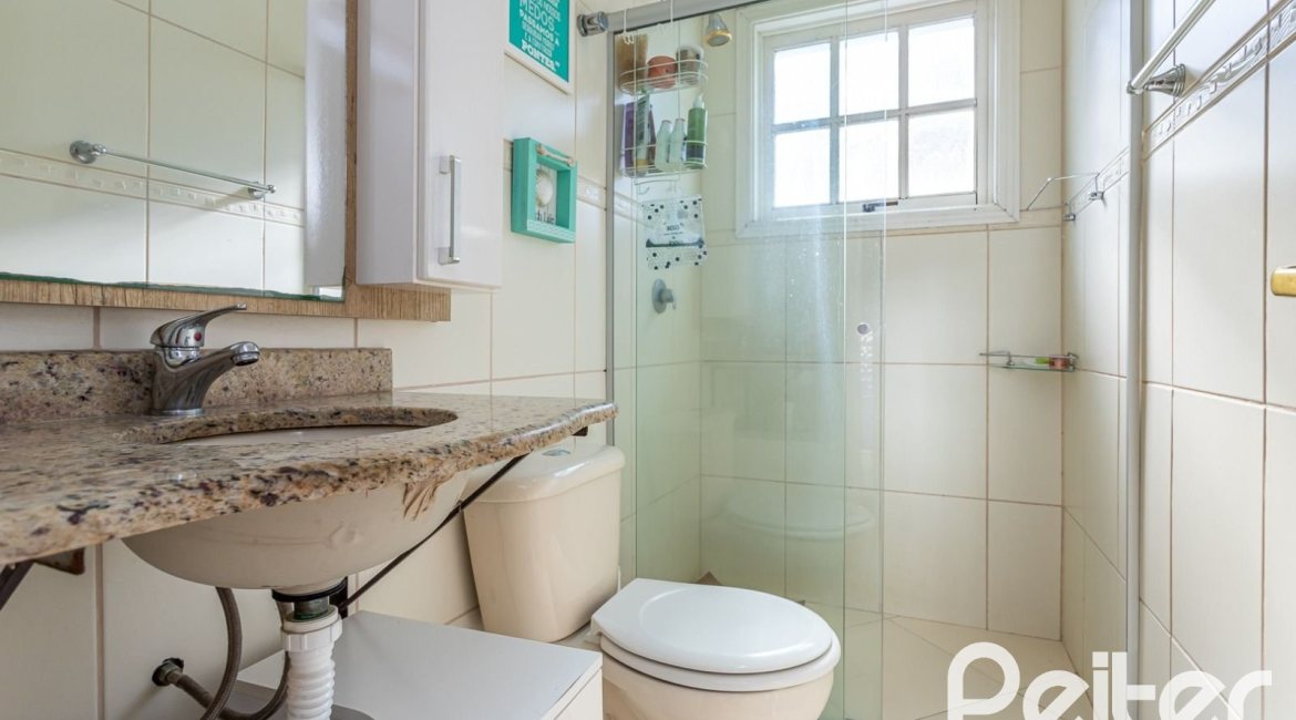 Casa em Condomínio à venda com 226m², 3 dormitórios, 1 suíte, 2 vagas, no bairro Ipanema em Porto Alegre