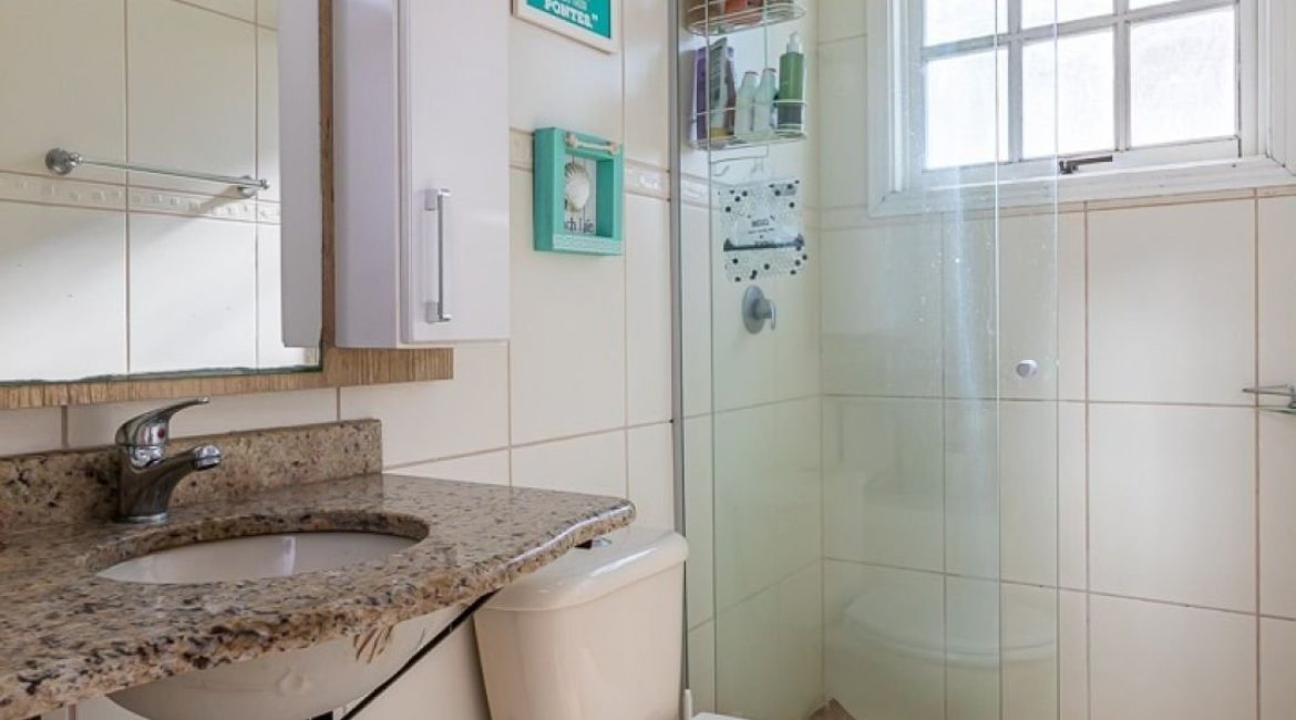 Casa em Condomínio à venda com 226m², 3 dormitórios, 1 suíte, 2 vagas, no bairro Ipanema em Porto Alegre