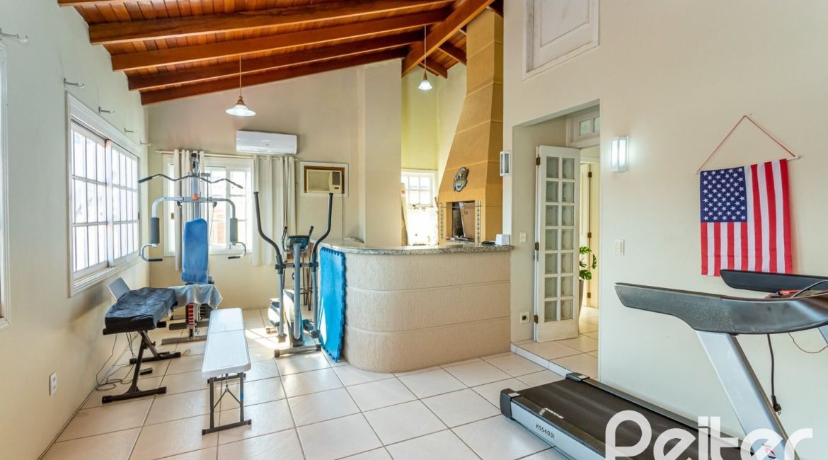 Casa em Condomínio à venda com 226m², 3 dormitórios, 1 suíte, 2 vagas, no bairro Ipanema em Porto Alegre