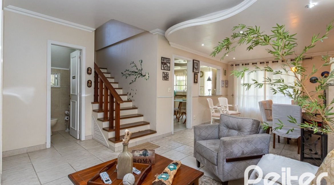 Casa em Condomínio à venda com 226m², 3 dormitórios, 1 suíte, 2 vagas, no bairro Ipanema em Porto Alegre