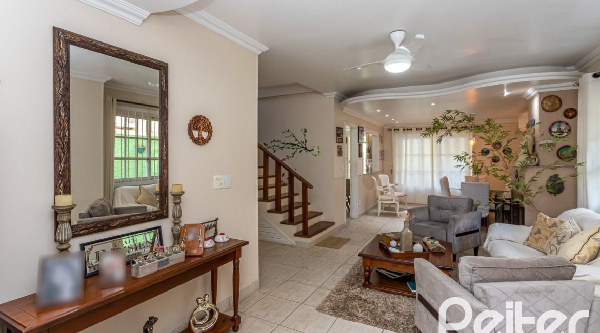 Casa em Condomínio à venda com 226m², 3 dormitórios, 1 suíte, 2 vagas, no bairro Ipanema em Porto Alegre