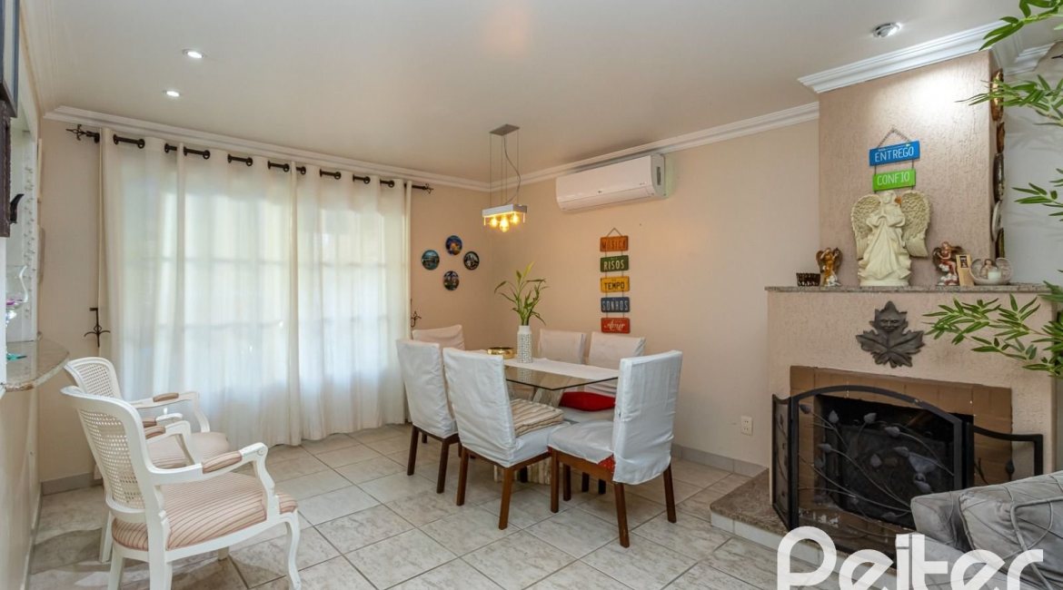 Casa em Condomínio à venda com 226m², 3 dormitórios, 1 suíte, 2 vagas, no bairro Ipanema em Porto Alegre