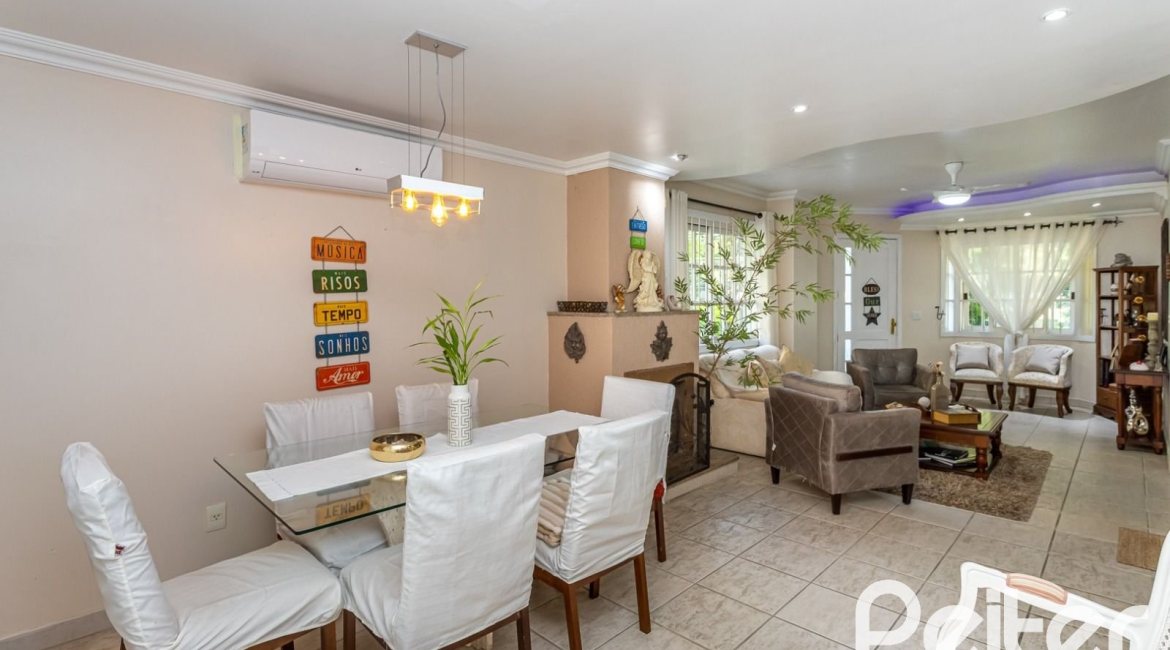 Casa em Condomínio à venda com 226m², 3 dormitórios, 1 suíte, 2 vagas, no bairro Ipanema em Porto Alegre