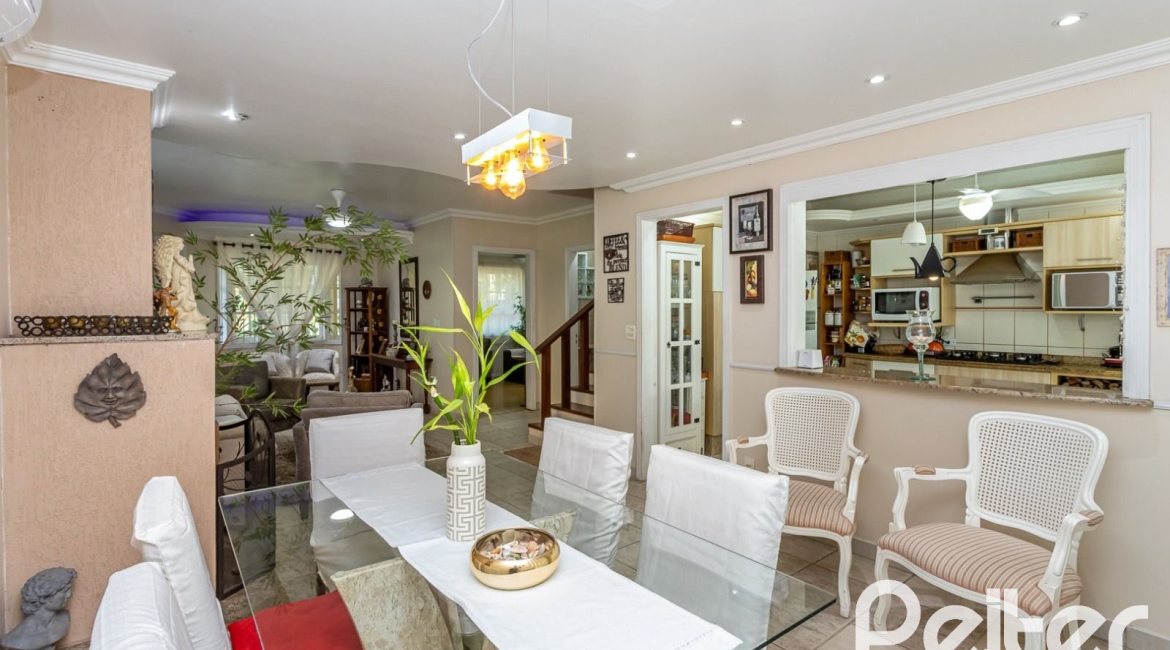 Casa em Condomínio à venda com 226m², 3 dormitórios, 1 suíte, 2 vagas, no bairro Ipanema em Porto Alegre