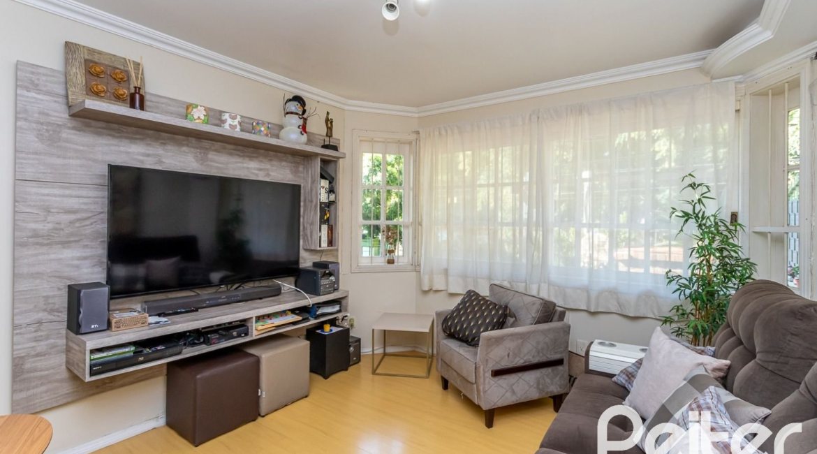 Casa em Condomínio à venda com 226m², 3 dormitórios, 1 suíte, 2 vagas, no bairro Ipanema em Porto Alegre