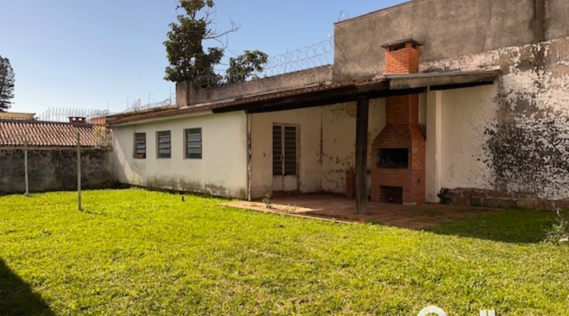 Casa à venda com 230m², 3 dormitórios, 1 suíte, 3 vagas, no bairro Tristeza em Porto Alegre
