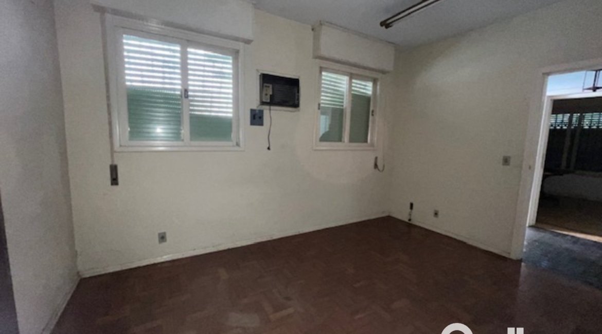 Casa à venda com 230m², 3 dormitórios, 1 suíte, 3 vagas, no bairro Tristeza em Porto Alegre