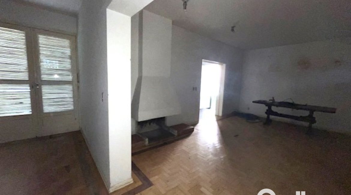 Casa à venda com 230m², 3 dormitórios, 1 suíte, 3 vagas, no bairro Tristeza em Porto Alegre