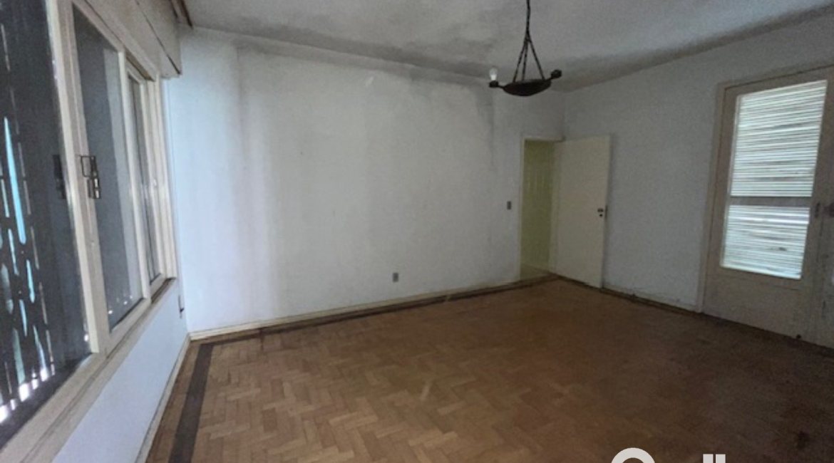 Casa à venda com 230m², 3 dormitórios, 1 suíte, 3 vagas, no bairro Tristeza em Porto Alegre