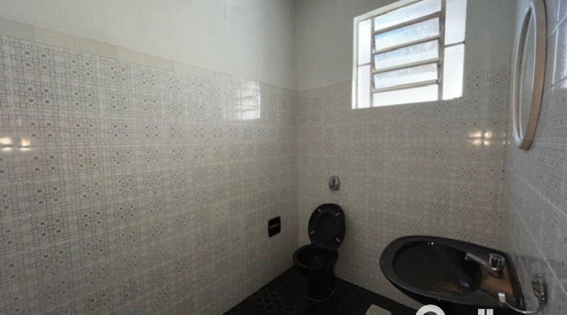 Casa à venda com 230m², 3 dormitórios, 1 suíte, 3 vagas, no bairro Tristeza em Porto Alegre