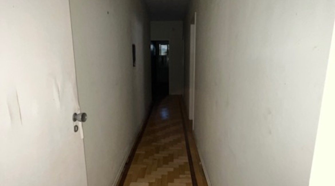 Casa à venda com 230m², 3 dormitórios, 1 suíte, 3 vagas, no bairro Tristeza em Porto Alegre