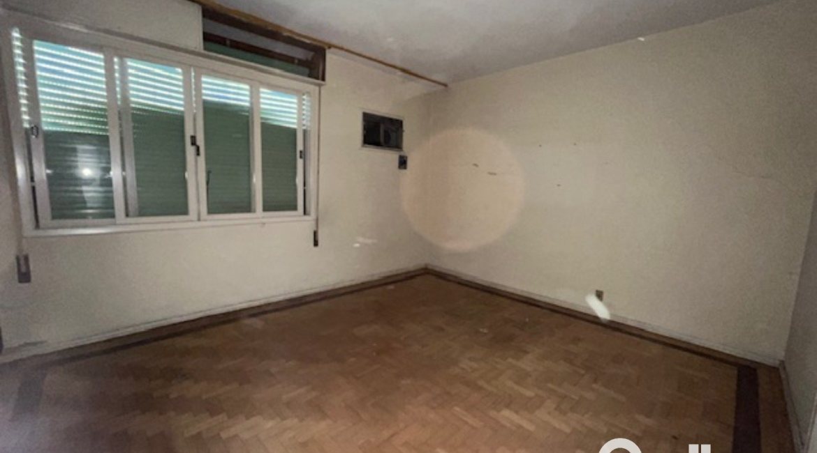 Casa à venda com 230m², 3 dormitórios, 1 suíte, 3 vagas, no bairro Tristeza em Porto Alegre