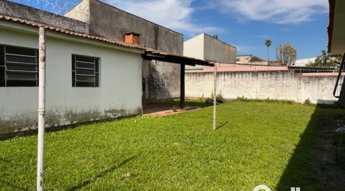 Casa à venda com 230m², 3 dormitórios, 1 suíte, 3 vagas, no bairro Tristeza em Porto Alegre