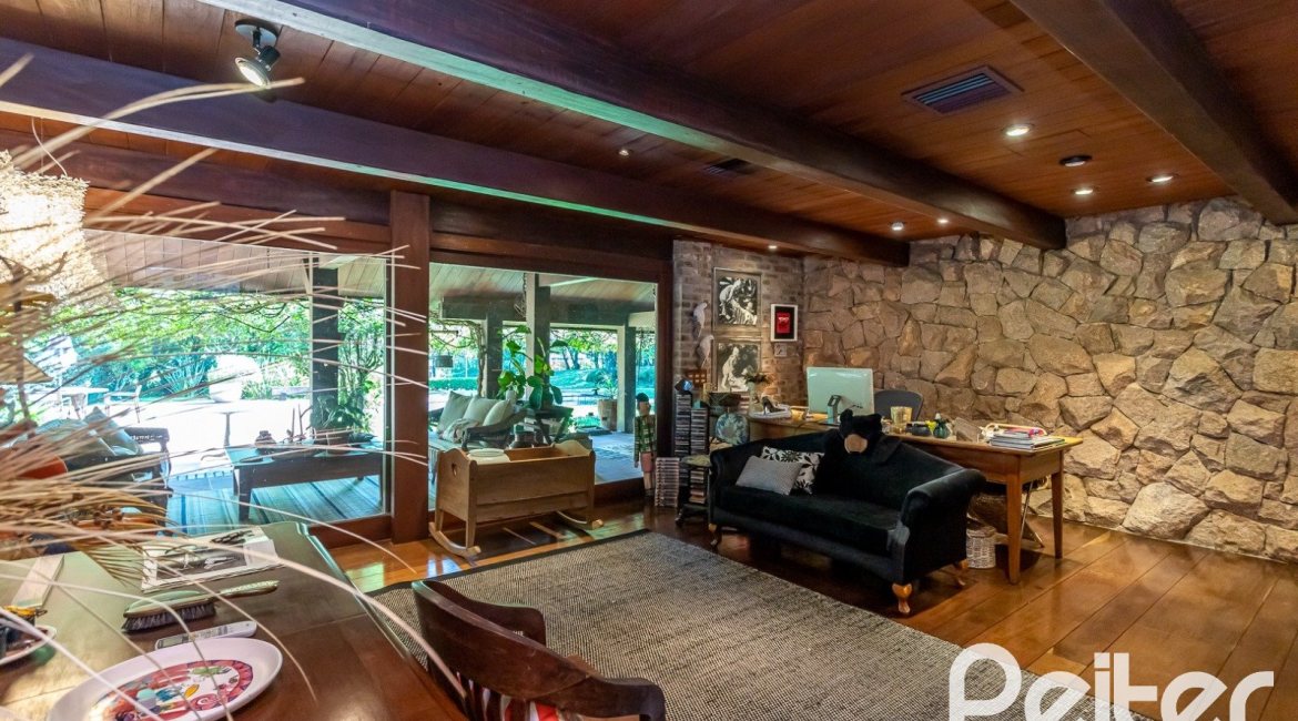 Casa em Condomínio à venda com 789m², 5 dormitórios, 3 suítes, 5 vagas, no bairro Cavalhada em PORTO ALEGRE