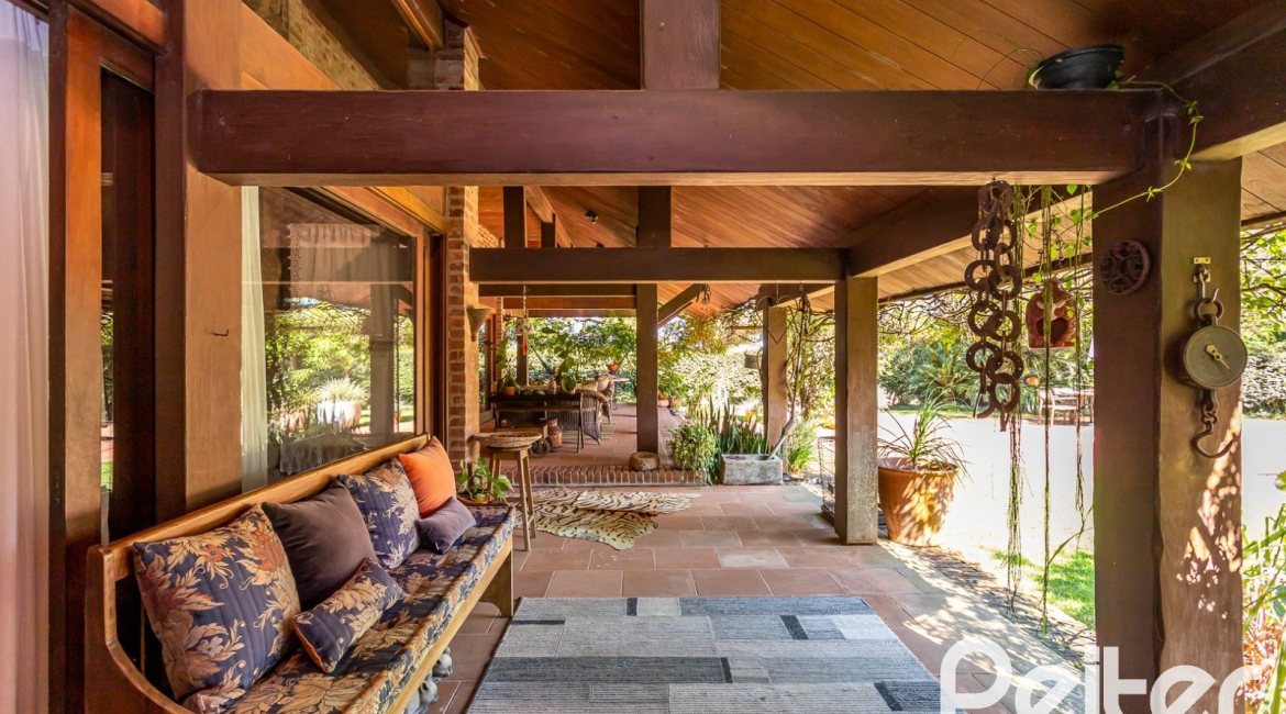 Casa em Condomínio à venda com 789m², 5 dormitórios, 3 suítes, 5 vagas, no bairro Cavalhada em PORTO ALEGRE