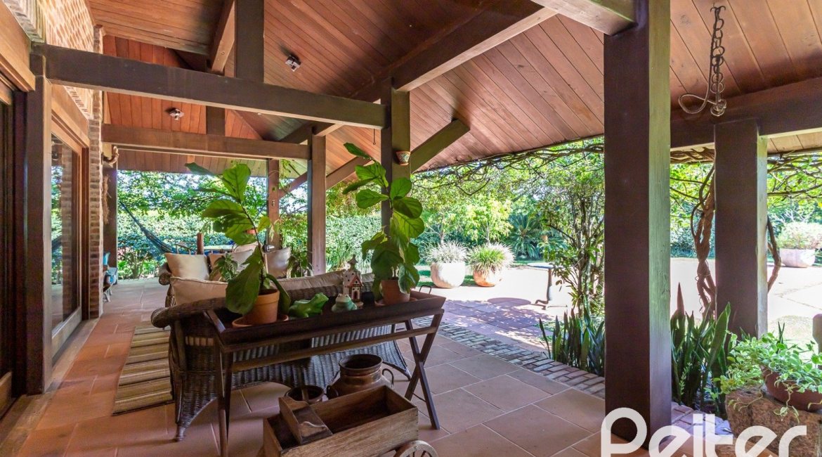 Casa em Condomínio à venda com 789m², 5 dormitórios, 3 suítes, 5 vagas, no bairro Cavalhada em PORTO ALEGRE