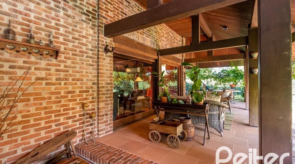 Casa em Condomínio à venda com 789m², 5 dormitórios, 3 suítes, 5 vagas, no bairro Cavalhada em PORTO ALEGRE