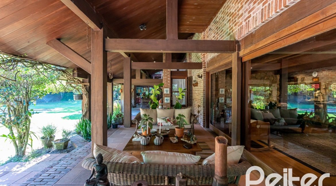 Casa em Condomínio à venda com 789m², 5 dormitórios, 3 suítes, 5 vagas, no bairro Cavalhada em PORTO ALEGRE