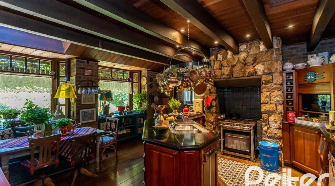 Casa em Condomínio à venda com 789m², 5 dormitórios, 3 suítes, 5 vagas, no bairro Cavalhada em PORTO ALEGRE