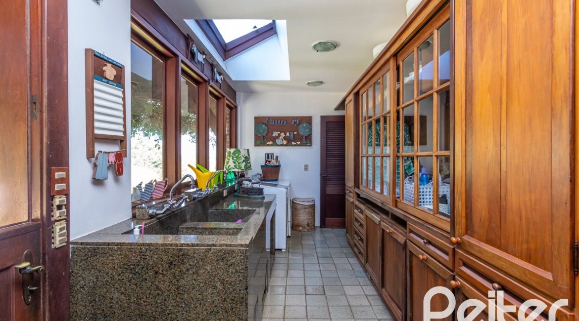 Casa em Condomínio à venda com 789m², 5 dormitórios, 3 suítes, 5 vagas, no bairro Cavalhada em PORTO ALEGRE