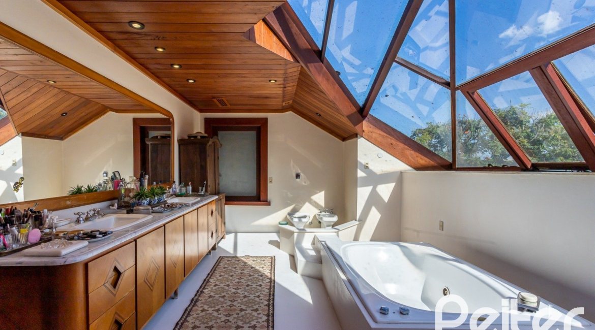 Casa em Condomínio à venda com 789m², 5 dormitórios, 3 suítes, 5 vagas, no bairro Cavalhada em PORTO ALEGRE