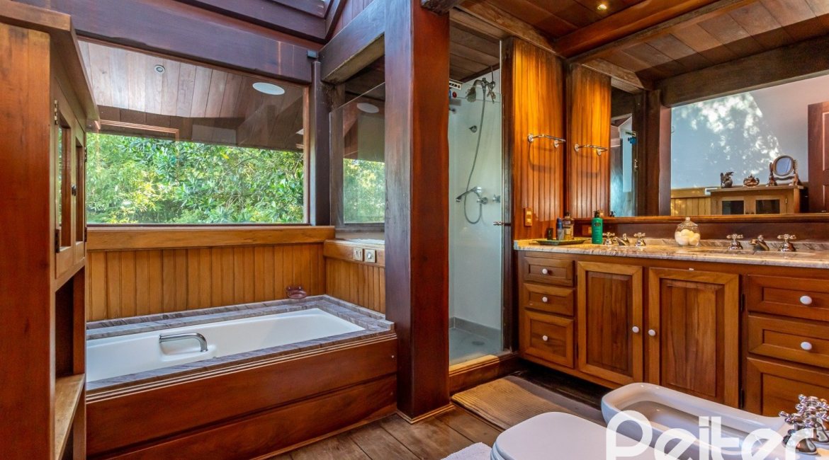 Casa em Condomínio à venda com 789m², 5 dormitórios, 3 suítes, 5 vagas, no bairro Cavalhada em PORTO ALEGRE