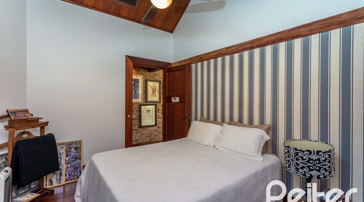 Casa em Condomínio à venda com 789m², 5 dormitórios, 3 suítes, 5 vagas, no bairro Cavalhada em PORTO ALEGRE