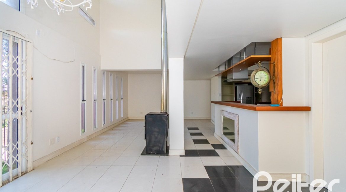 Casa à venda com 354m², 2 dormitórios, 2 suítes, 3 vagas, no bairro Sétimo Céu em Porto Alegre