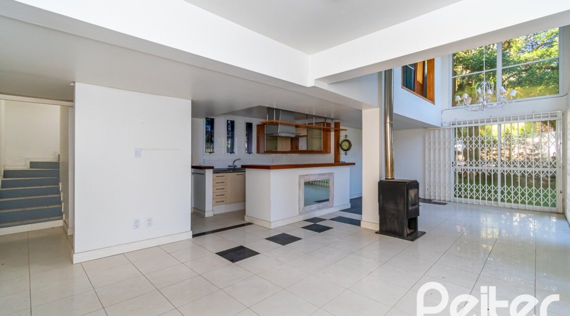 Casa à venda com 354m², 2 dormitórios, 2 suítes, 3 vagas, no bairro Sétimo Céu em Porto Alegre