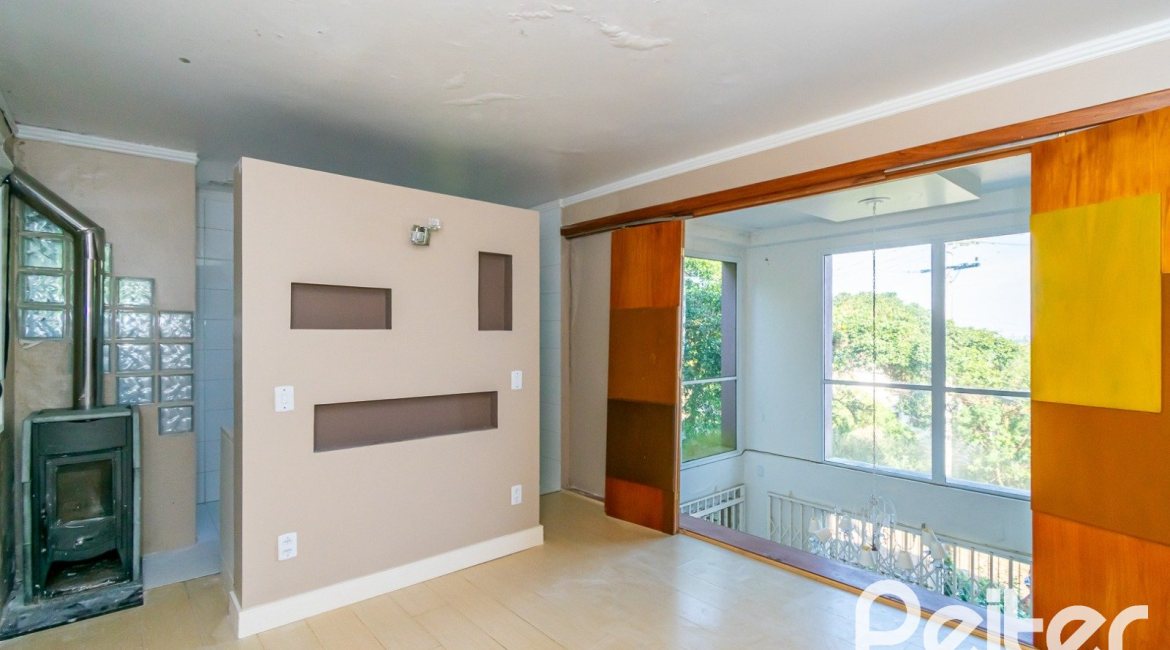 Casa à venda com 354m², 2 dormitórios, 2 suítes, 3 vagas, no bairro Sétimo Céu em Porto Alegre