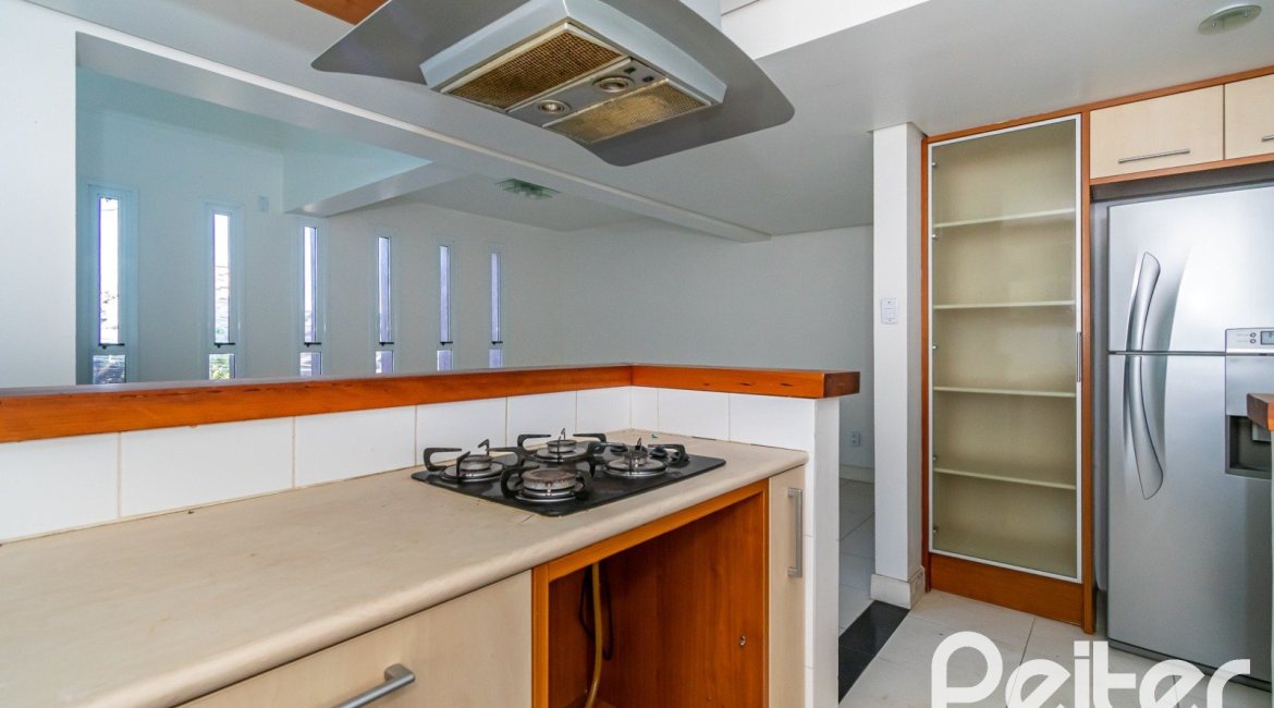 Casa à venda com 354m², 2 dormitórios, 2 suítes, 3 vagas, no bairro Sétimo Céu em Porto Alegre