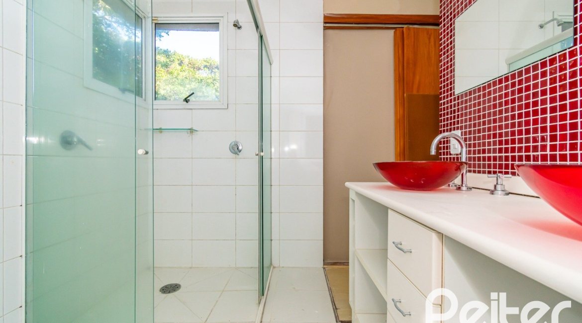 Casa à venda com 354m², 2 dormitórios, 2 suítes, 3 vagas, no bairro Sétimo Céu em Porto Alegre