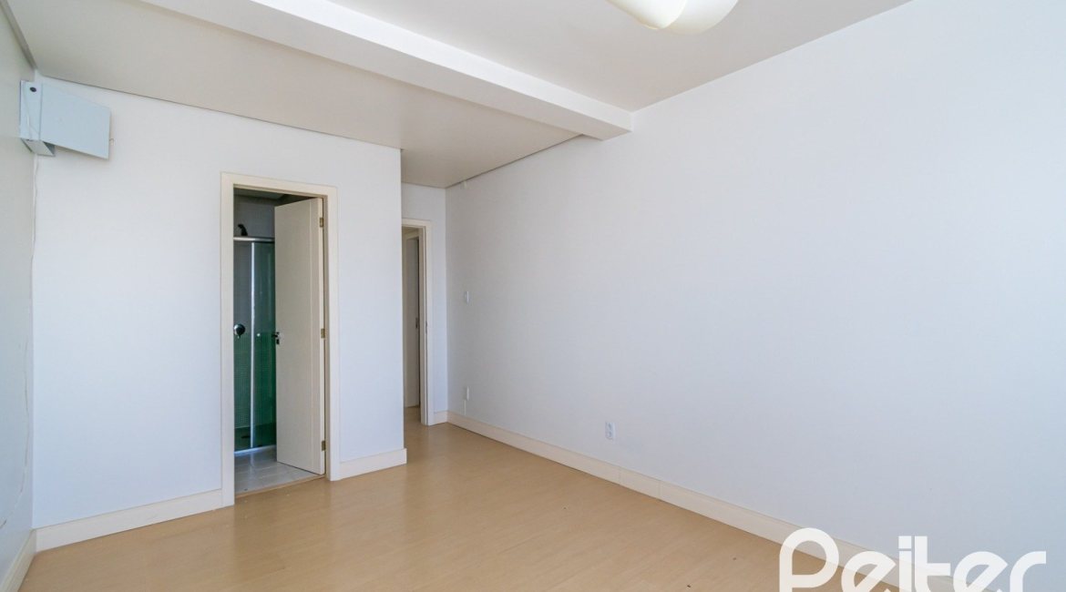 Casa à venda com 354m², 2 dormitórios, 2 suítes, 3 vagas, no bairro Sétimo Céu em Porto Alegre