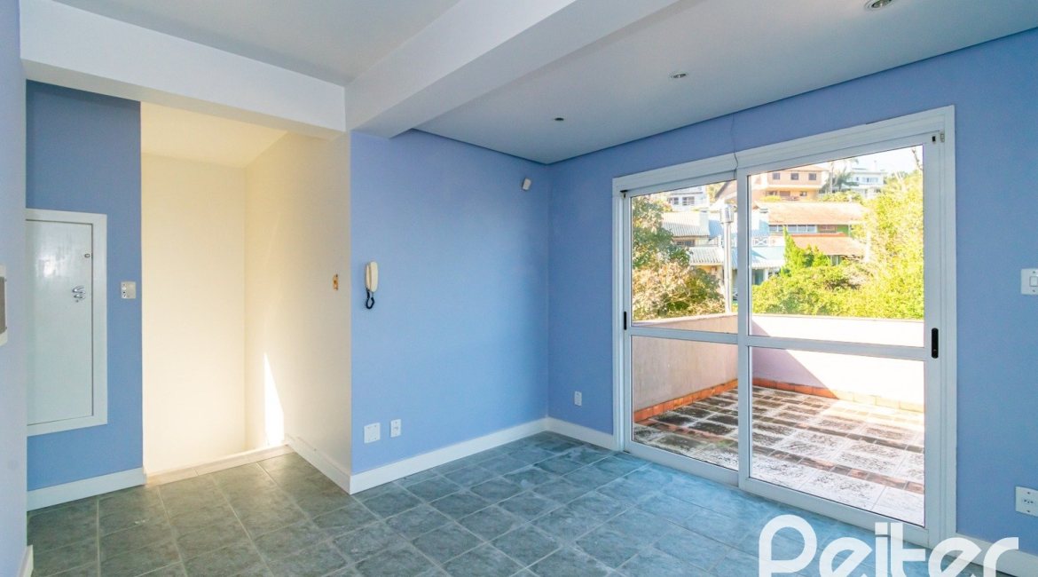 Casa à venda com 354m², 2 dormitórios, 2 suítes, 3 vagas, no bairro Sétimo Céu em Porto Alegre