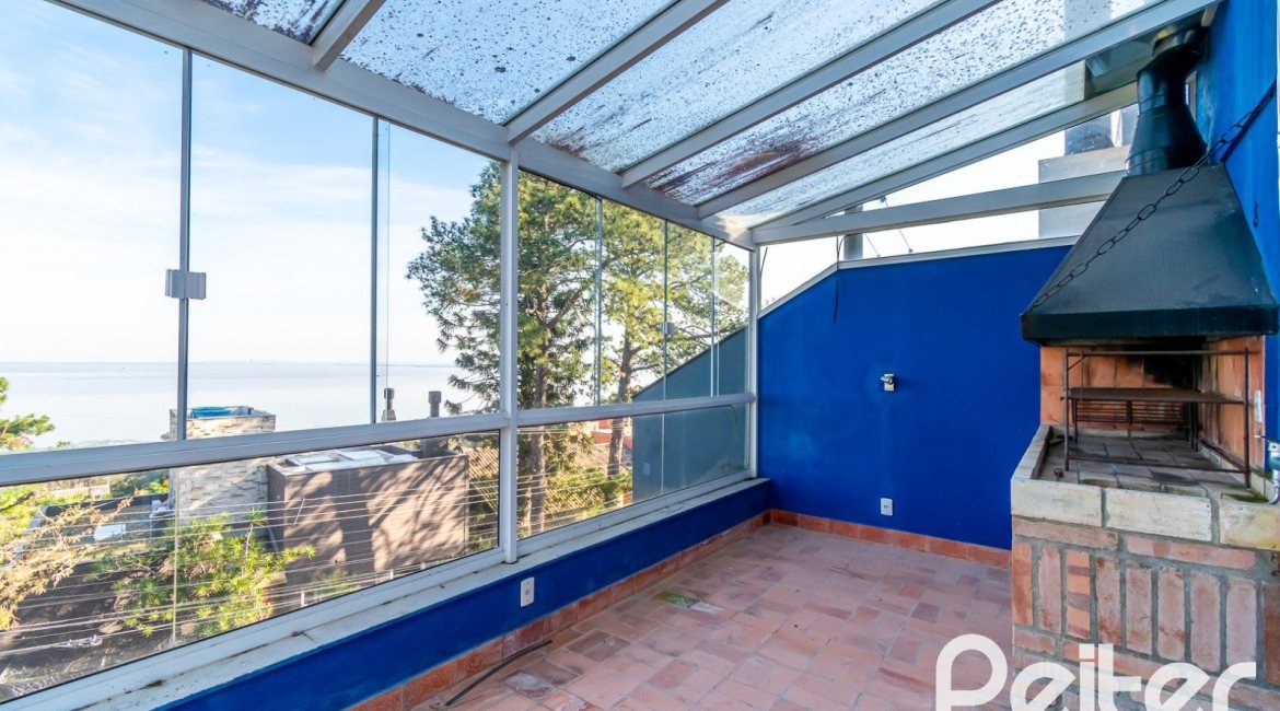 Casa à venda com 354m², 2 dormitórios, 2 suítes, 3 vagas, no bairro Sétimo Céu em Porto Alegre