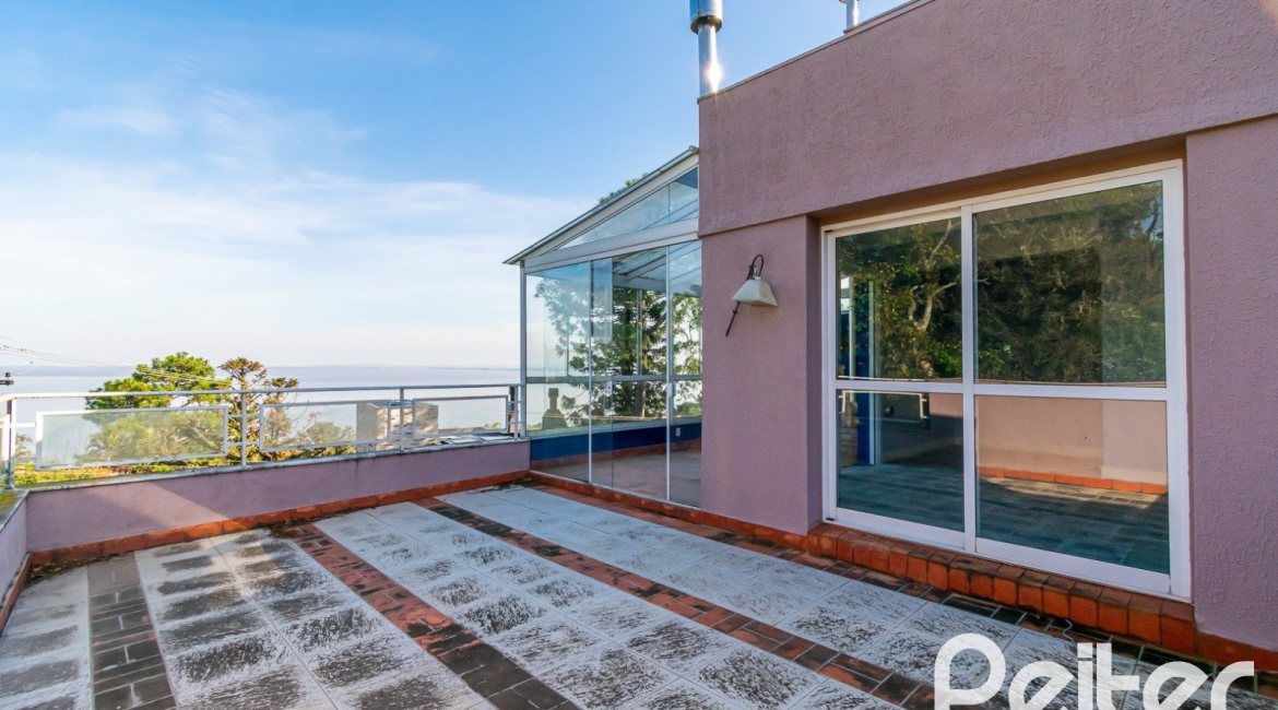 Casa à venda com 354m², 2 dormitórios, 2 suítes, 3 vagas, no bairro Sétimo Céu em Porto Alegre