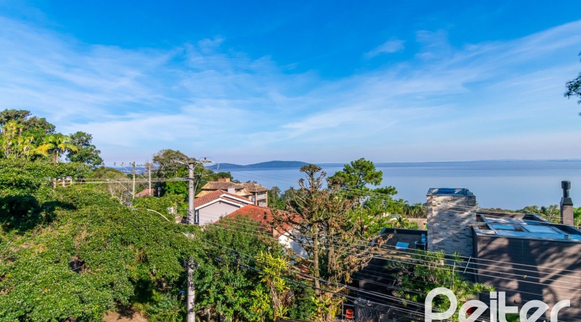 Casa à venda com 354m², 2 dormitórios, 2 suítes, 3 vagas, no bairro Sétimo Céu em Porto Alegre