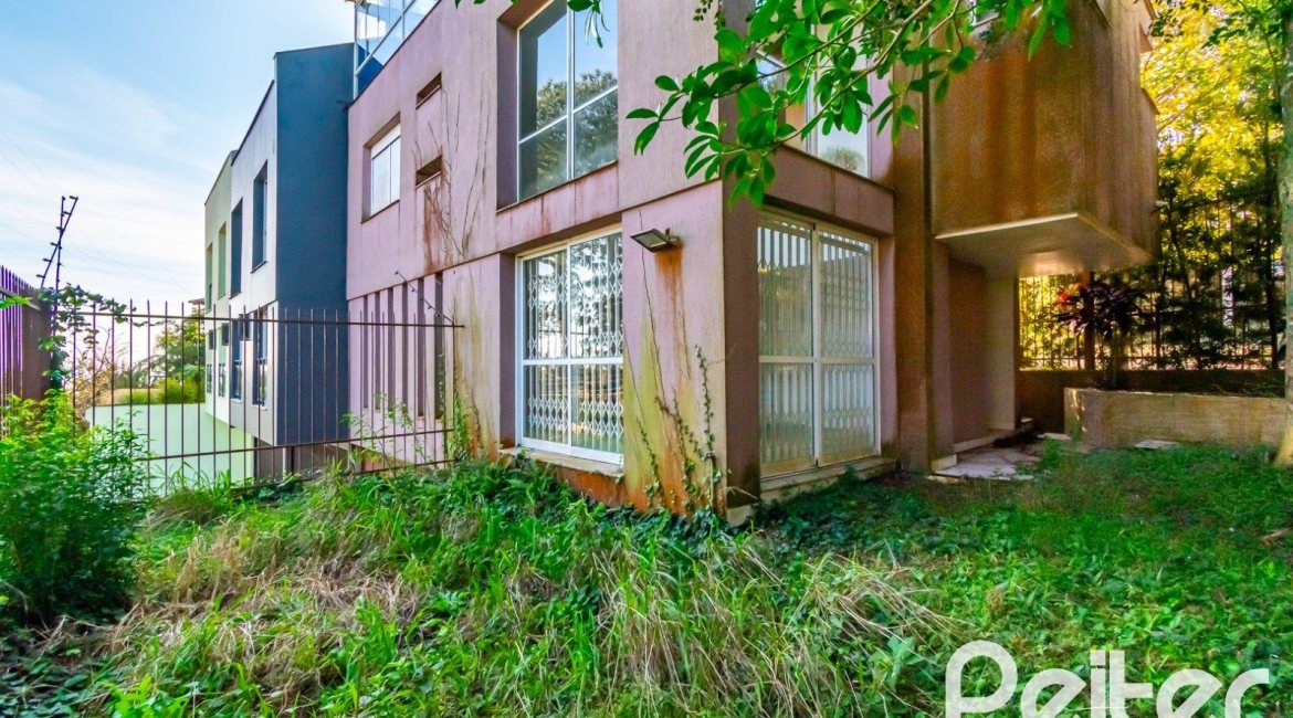 Casa à venda com 354m², 2 dormitórios, 2 suítes, 3 vagas, no bairro Sétimo Céu em Porto Alegre