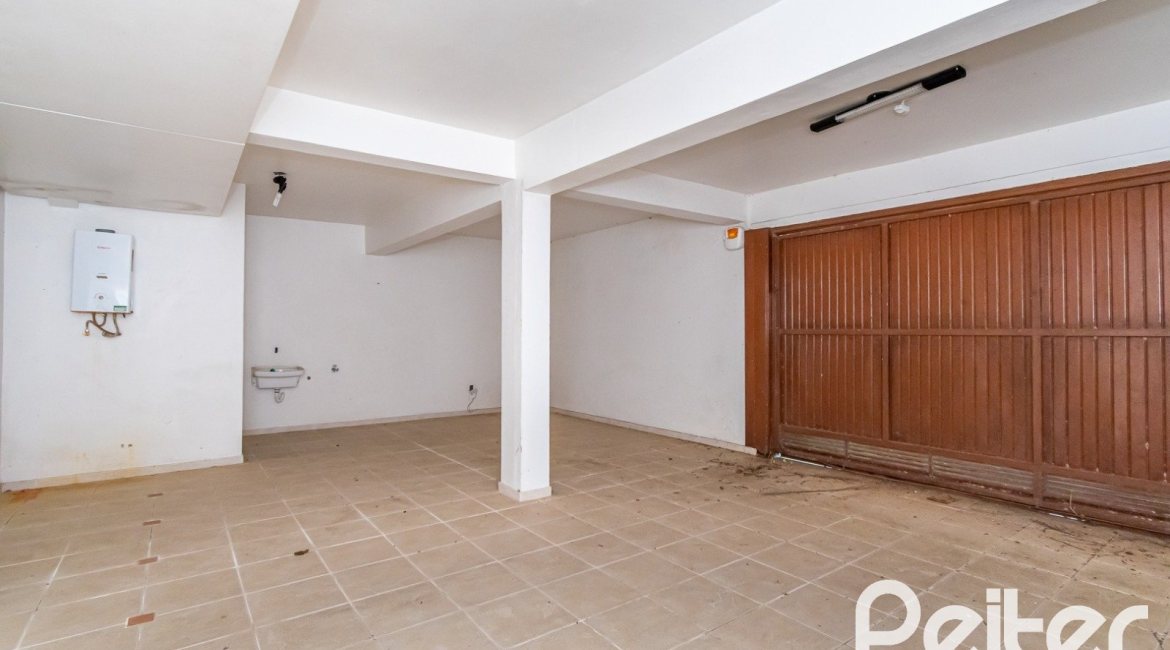 Casa à venda com 354m², 2 dormitórios, 2 suítes, 3 vagas, no bairro Sétimo Céu em Porto Alegre
