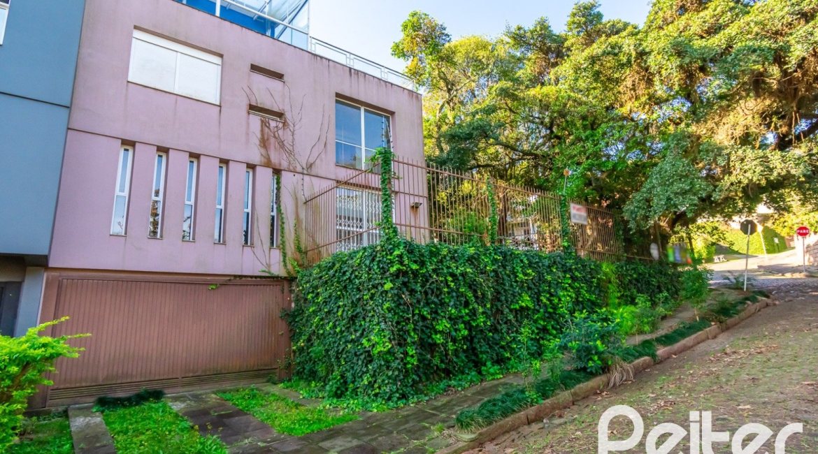 Casa à venda com 354m², 2 dormitórios, 2 suítes, 3 vagas, no bairro Sétimo Céu em Porto Alegre
