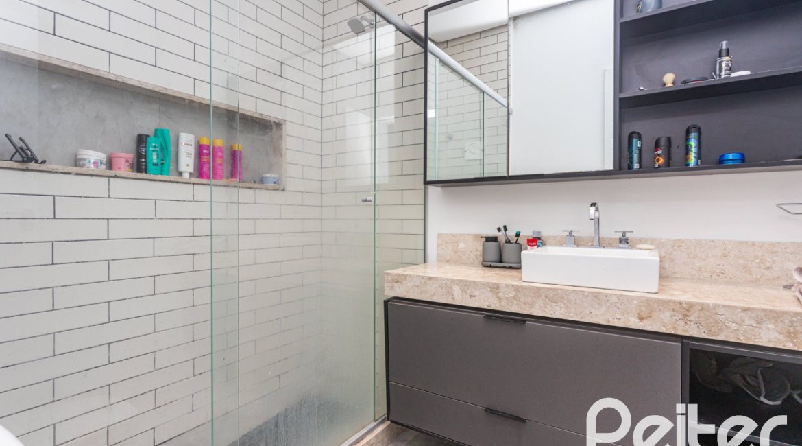 Casa em Condomínio à venda com 183m², 3 dormitórios, 3 suítes, 2 vagas, no bairro Ipanema em Porto Alegre